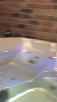 Nue dans un sauna public