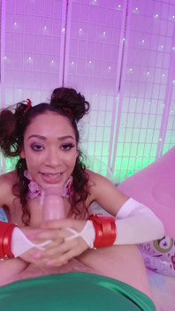 Sarah lace si gadis manis latina lagi asik nyepong dengan ceroboh