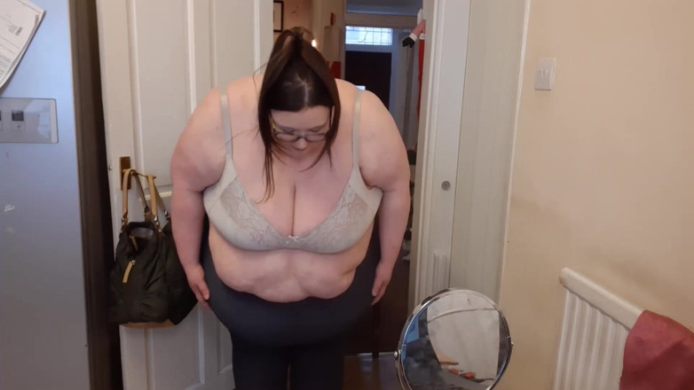 SSBBWLadyBrads: Взвешивание после начинки торта с большими нажимами
