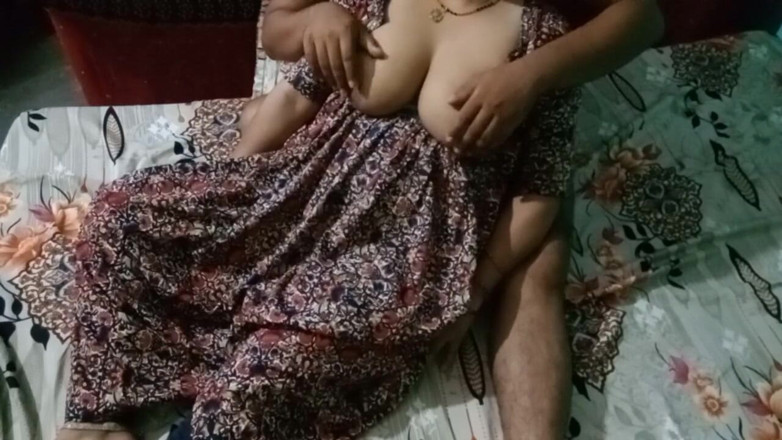 Manjushukla: Une très belle bhabhi baise avec son mari