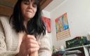 Mommy big hairy pussy: Instrução de punheta na madrasta espanhola milf