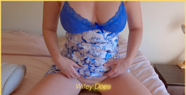 Wifey Does: Suka membonggol bantal. Menggesel pepek saya di seluruh permukaan kasar...