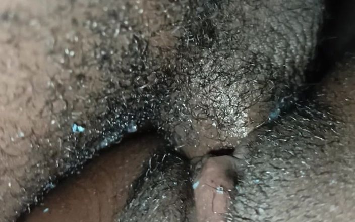 Valpee: Adik tiri semok kulit hitam dengan toket besar dan memek...