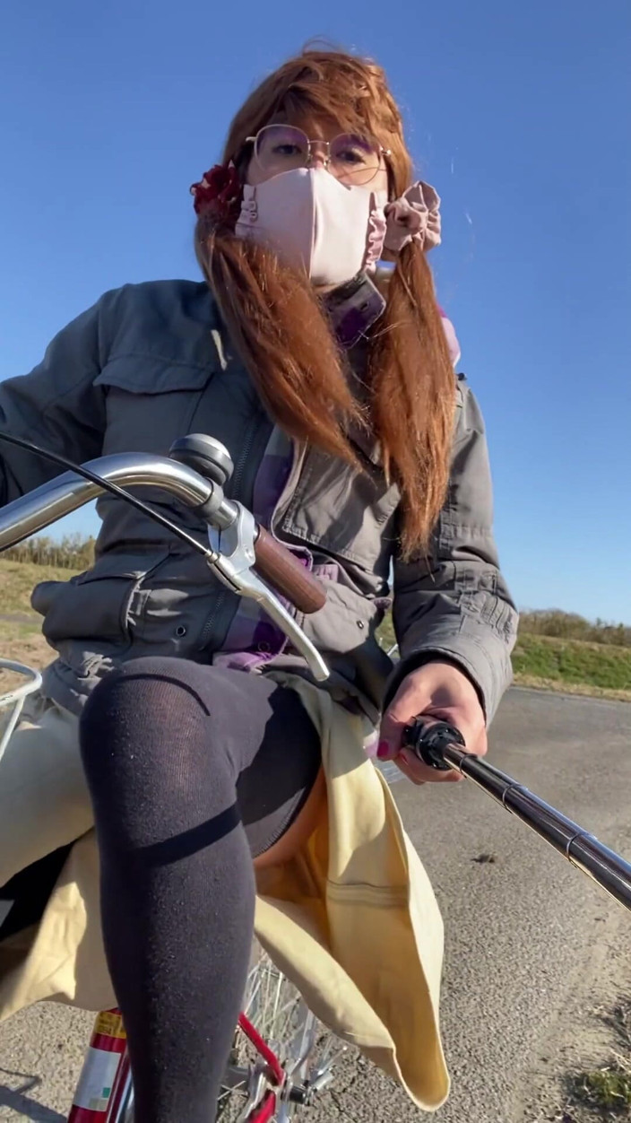 Megmin2002: No.140 Panty-showing Cycling
