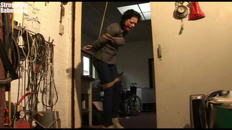 Submissed: Steffi honění na lanu Těsně vymrdaná koulema