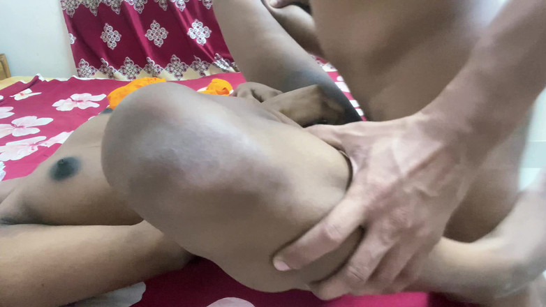 Bdsex24: 独家孟加拉肮脏地说我超级性感的继妹硬操逼