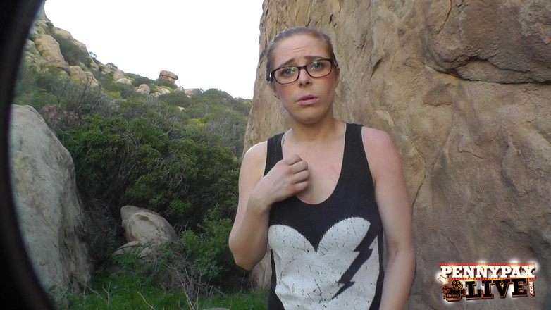Penny Pax: ペニーパックスは、屋外の不法侵入は、BJを与えるバスト!