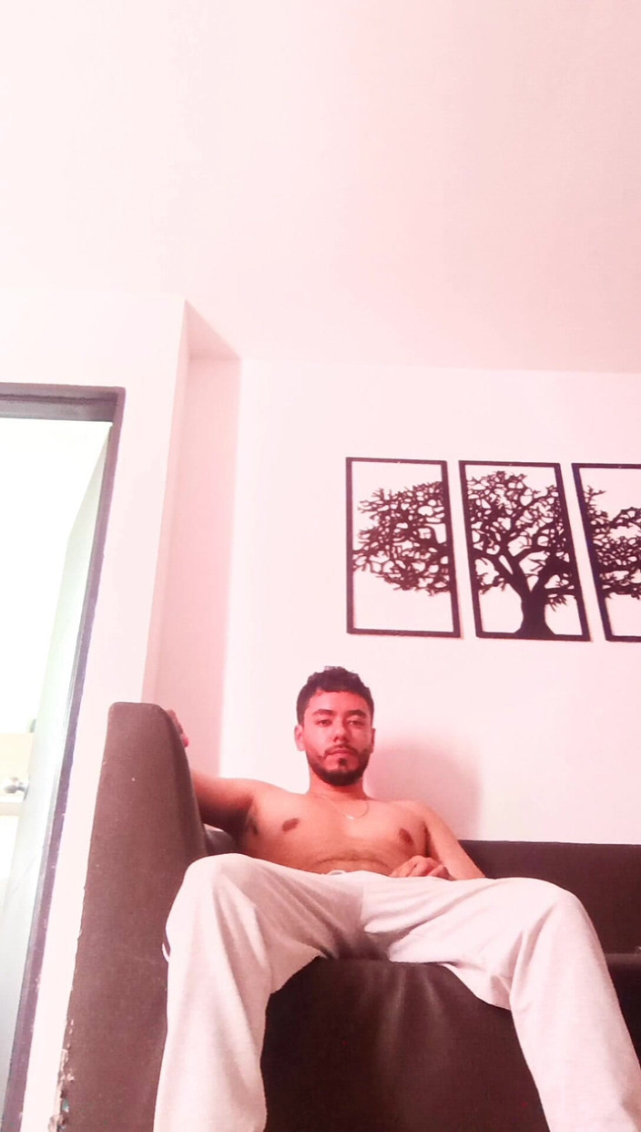 Tomm hot: I Recorded Myself for You While I Was on the...