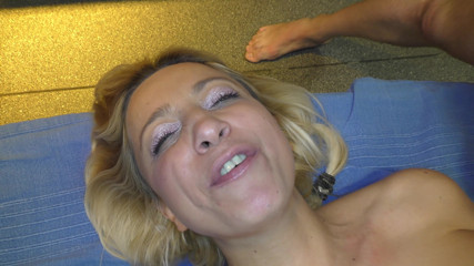 Fickparty: Busty blonde enjoys gangbang
