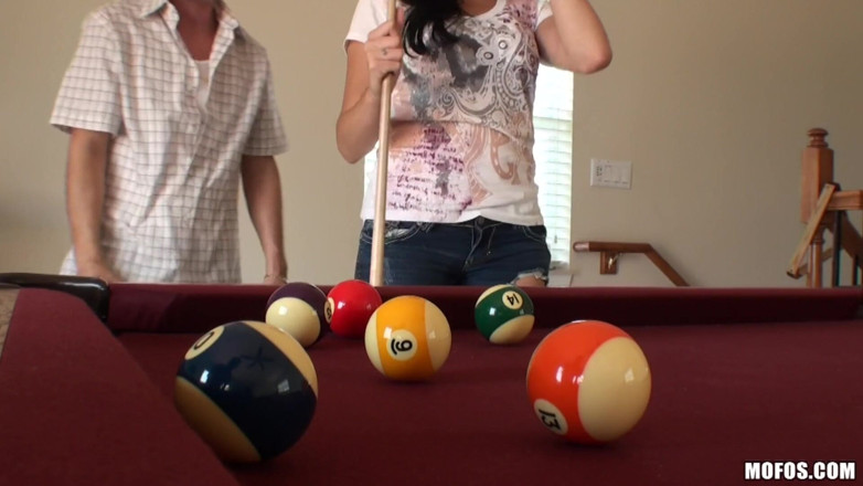 I know that girl: Jag vet den tjejen - Megan Foxx suger kuk vid poolen