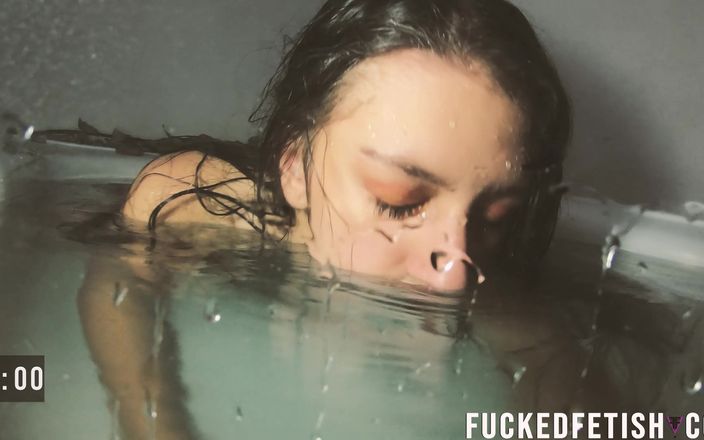 Fucked Fetish: 4k Mia 浴缸全裸美丽湿润的头发收缩
