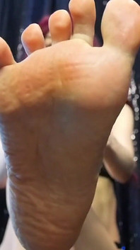 Ти благаєш мене знищувати тебе в моїй владі