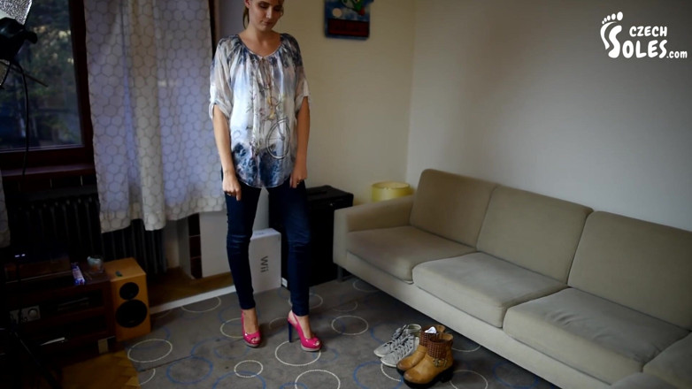 Czech Soles - foot fetish content: Sexy uvolněné nohy POV + zkoušení bot