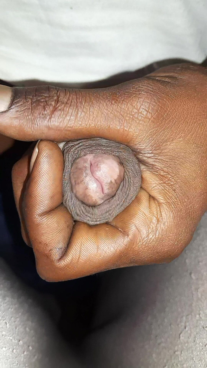 AKG: Hintli adam mastürbasyonu