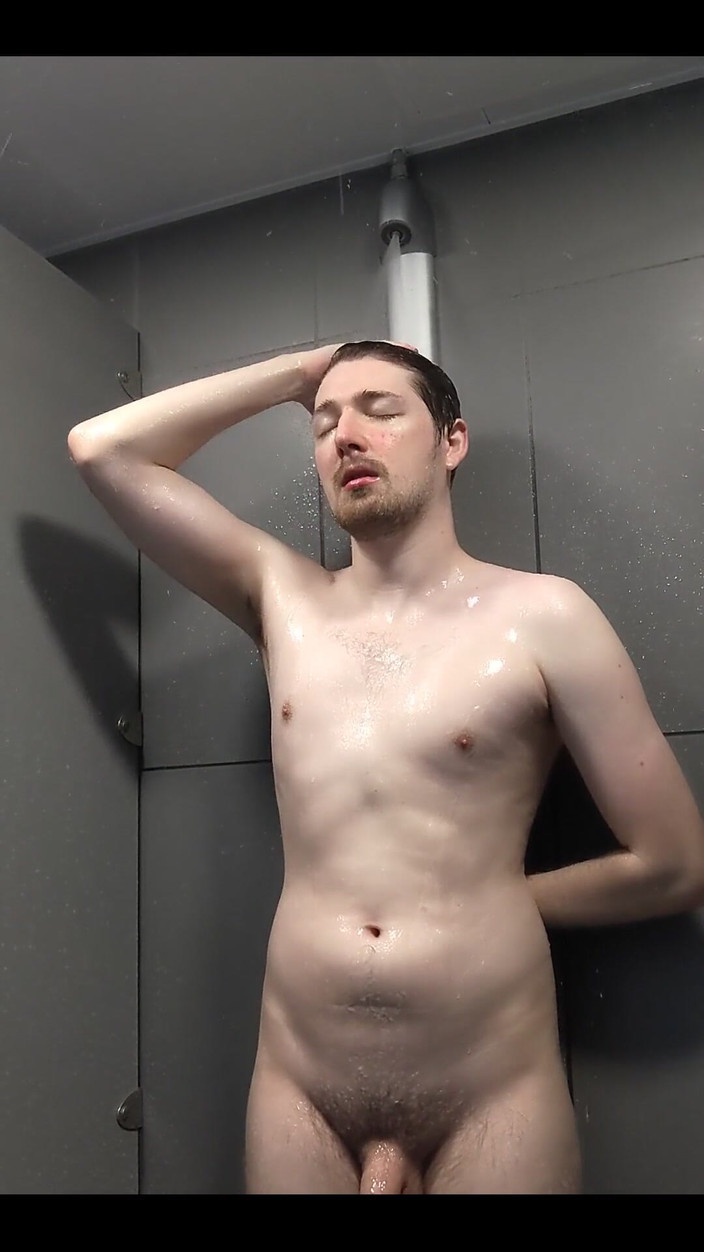 Bob Steel: Spor salonunda duş alıyor 