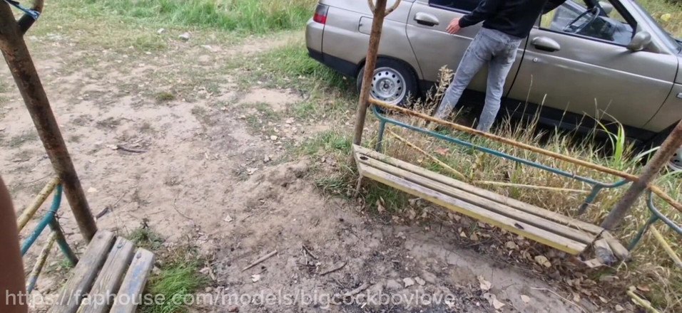 AlexGay: 我在公共场合无套无耻地操了一个娘娘腔的超级热辣小穴