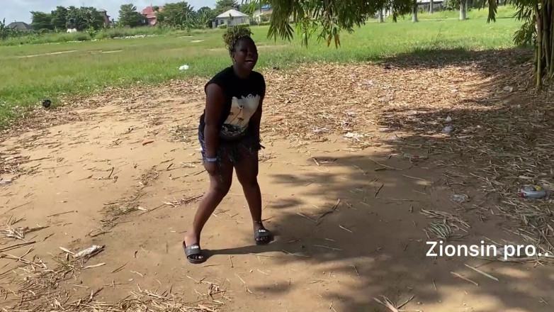 Zion: Afrikansk ebenholts sexig svart tjej dansar offentligt med skratt