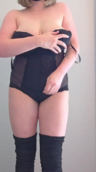 Strip Tease in Lingerie