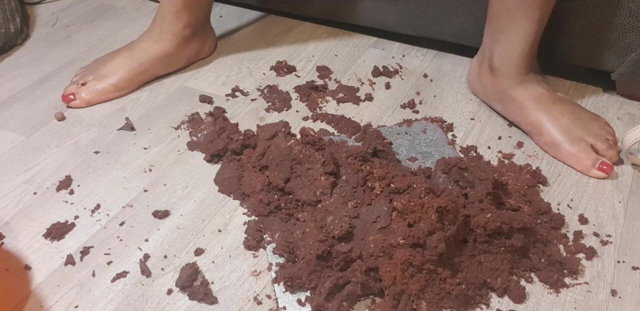 Simp to my ebony feet: Ganzer schokoladenkuchen, fuß stampfen