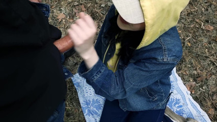 Vaisiti7: 我们大学毕业后就在户外做爱。等不及要回家在树林里做爱