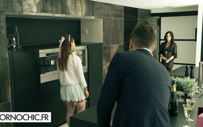 Pornochic: Un sex în trei de ziua ei