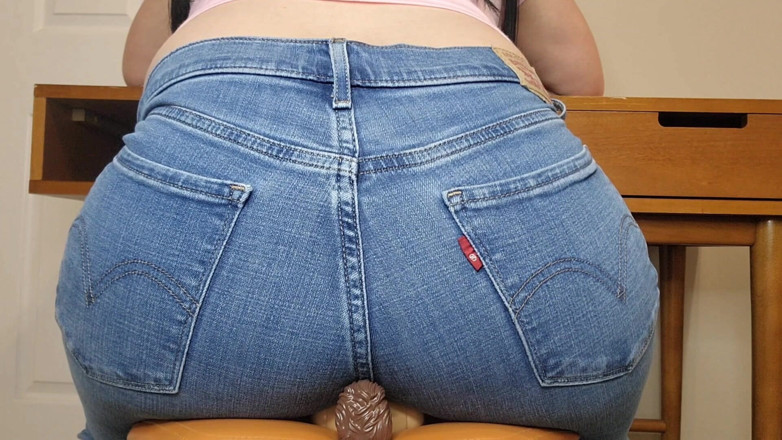 Julia Ryan: Você tem uma coisa para Levis