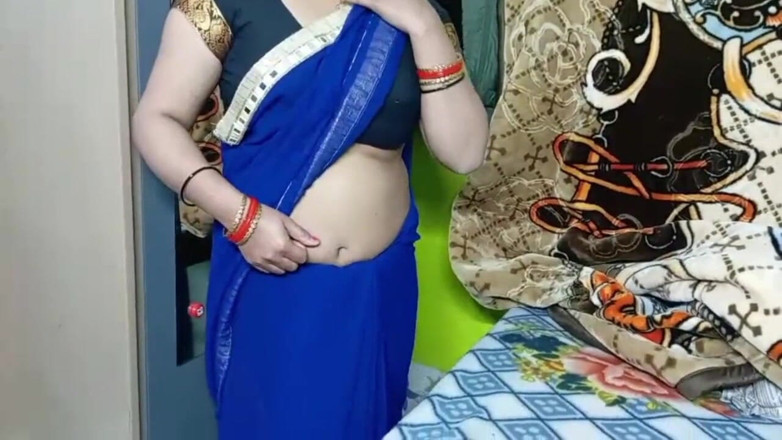 Manjushukla: 새로운 섹시한 Bhabhi 블루 컬러 사리.