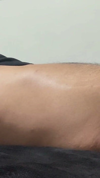 Filipinli Tombul Eşcinsel Adam Mastürbasyon Yaparken Yağ Kullanıyor