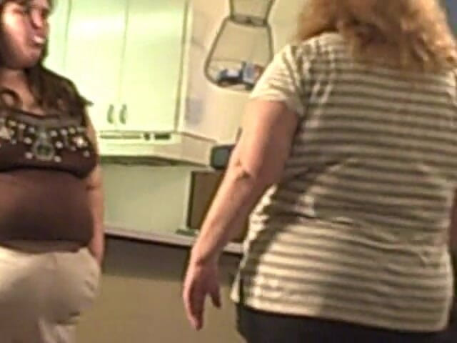 BBW nurse Vicki adventures with friends: Ssbbw Angie chewing and blowing gum for you