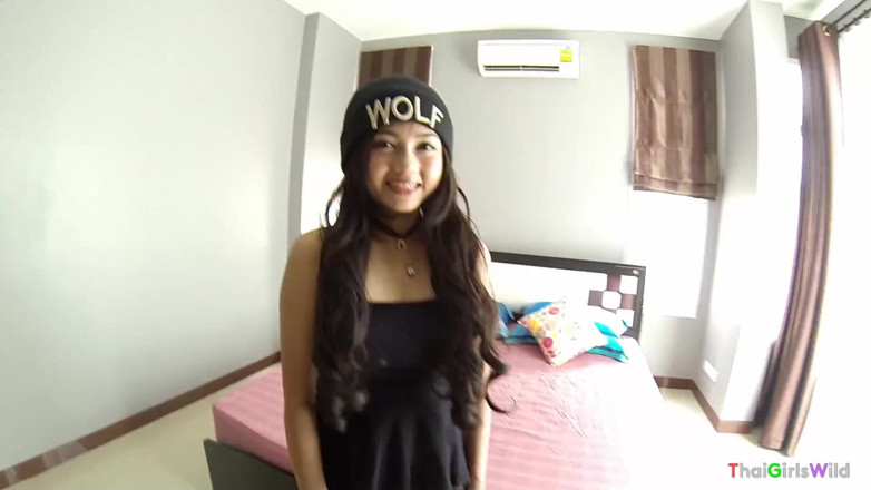 Thai Girls Wild: Střelba spermatu do mladé thajské teenagerky
