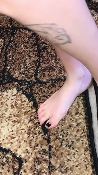 Fetish kaki sneakers kaus kaki dan kaki telanjang / sfw