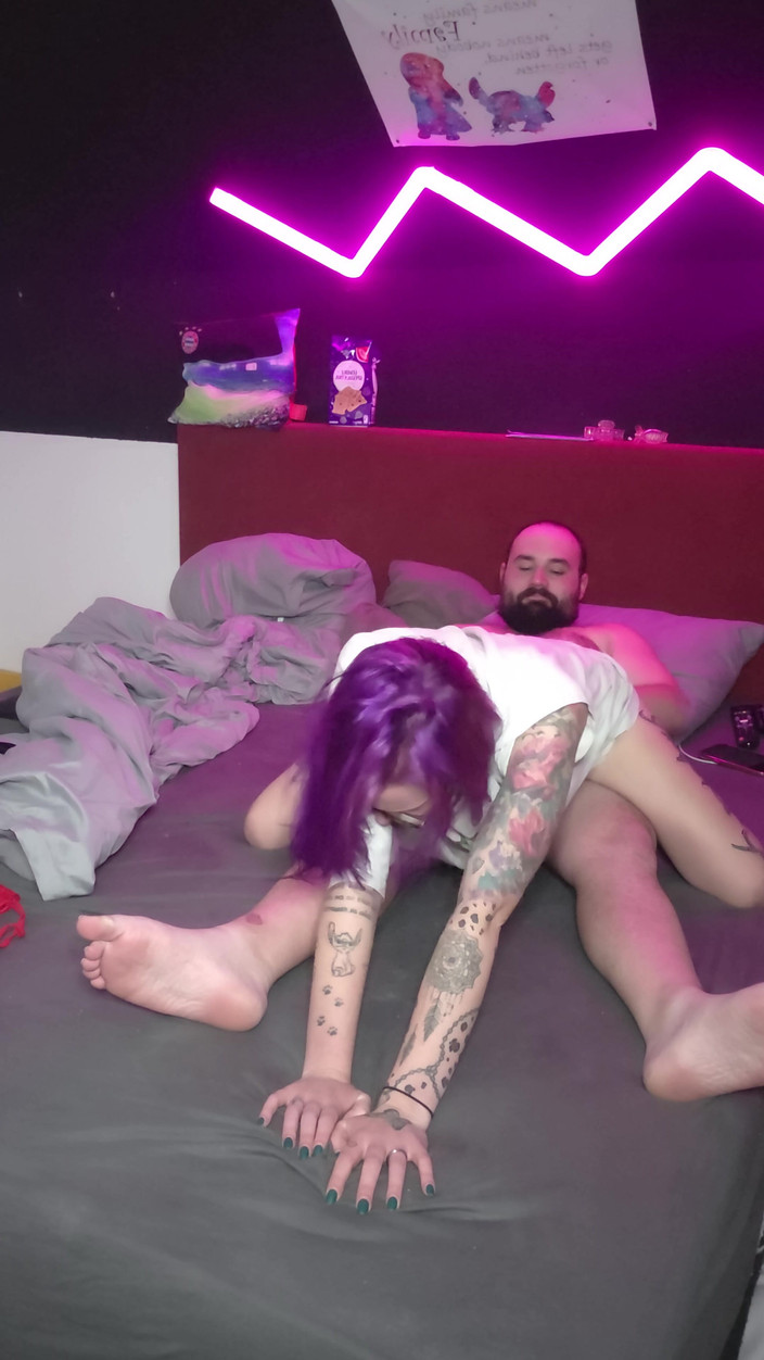 Fichtelbunny: 淫荡性交。我的阴户被舔得很饥渴。
