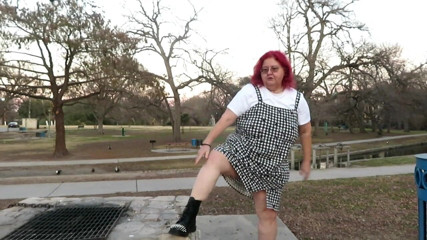 BBW nurse Vicki adventures with friends: Errores de grabación en botas! Grandota Nursevicki dominatrix en juego...