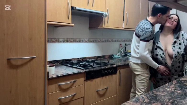 GiovanniXL: Llego De Trabajar La Veo En Batín Limpiando La Cocina,...