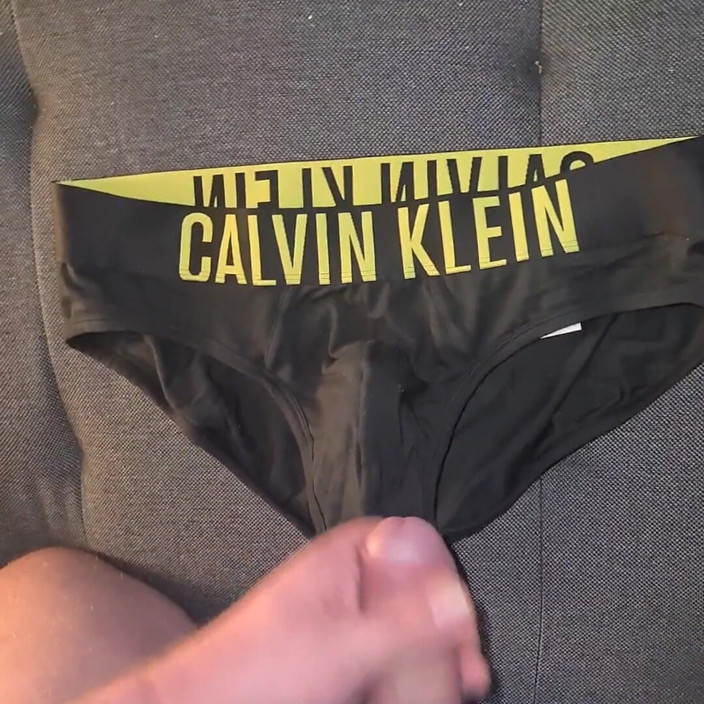 CumShorts: Gozada de calcinha
