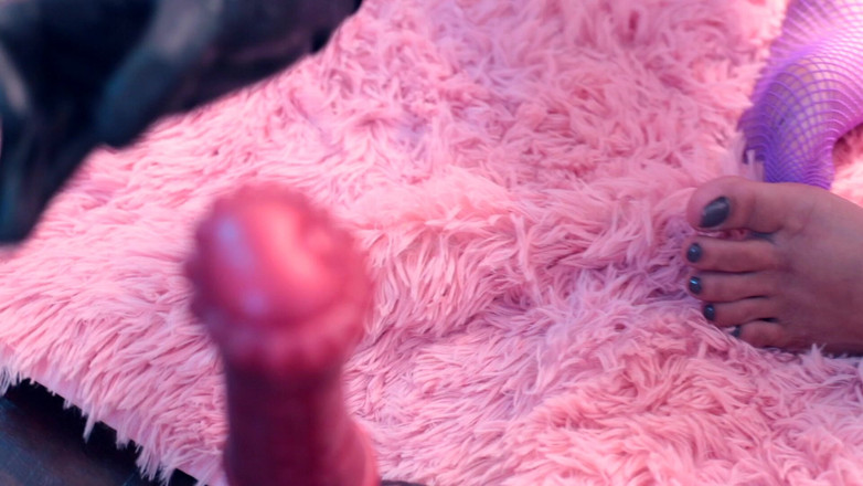 Bia Roman: Deep Fisting Makes Her Pussy Gape