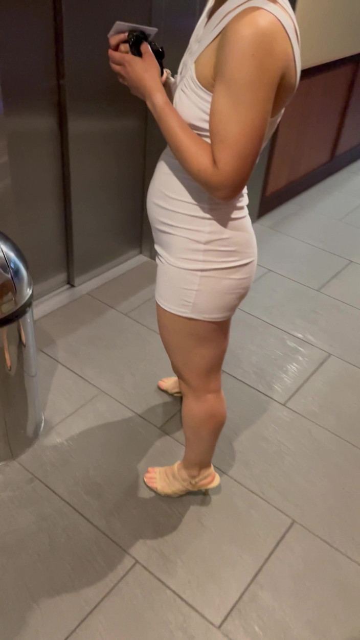 Dazzlingfacegirl: Ik ga met een vreemde terug naar het hotel om...