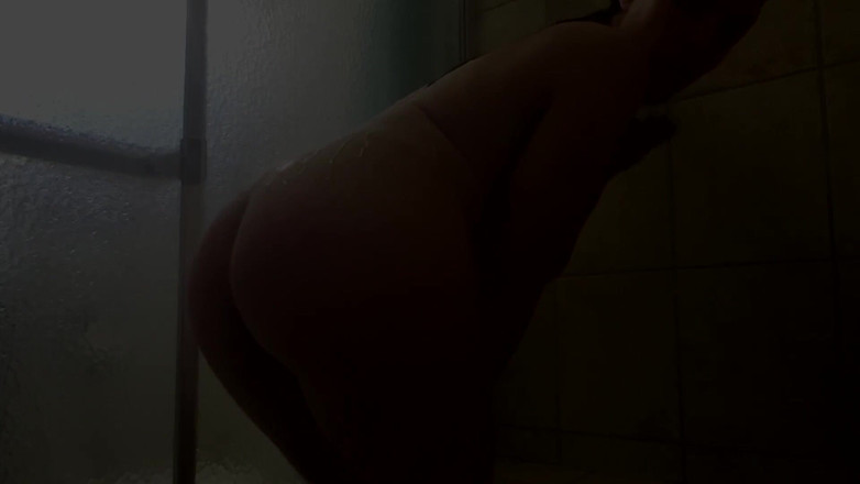 Tropical Lust: La provocación del culo de la ducha de Kendra