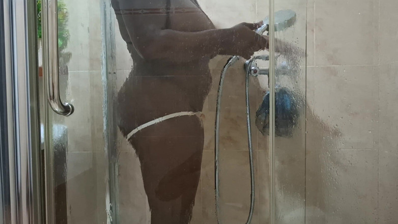 BMCs: Bekas teman wanita saya menunggu saya mandi untuk meniduri saya...