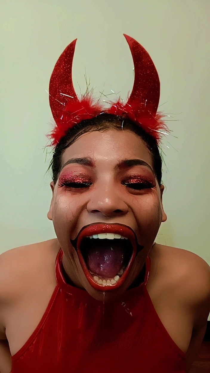 anabel693: Le diable bâille fort