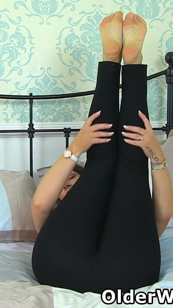 British MILF Raven Looks Hot as Hell in Black Leggings (Older Woman Fun)