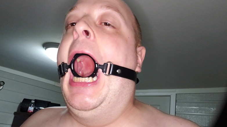 Charlieboy69: Głębokie gardło 7-calowego dildo z pierścieniem Usta Gag