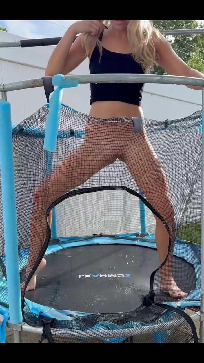 Tiffstreatsxoxo: Peeing While Jumping on the Trampoline