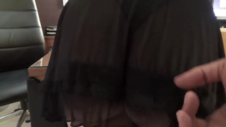 Big Ass Indian Booty: ホテルで裸のデジ妻が大きなお尻を見せている