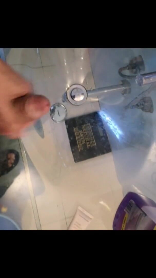 Rafael Torreano: Ateşli adam aynada inleyerek mastürbasyon yapıyor