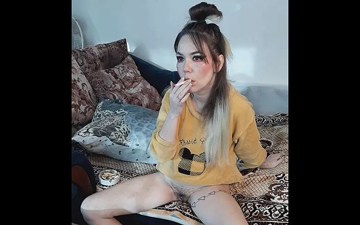 Blowjobs Alice: Stepsister without panties smokes a cigarette