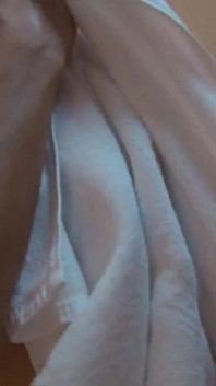 Une hermaphrodite sexy se branle