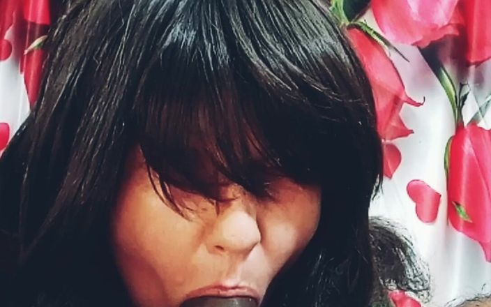 Bolly Karma: クーガー熟女、彼女が舐めながら