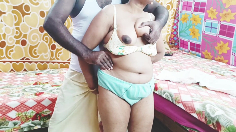 Telugu honey lips: Une belle-mère indienne à gros nichons romance avec son beau-fils, dirty...