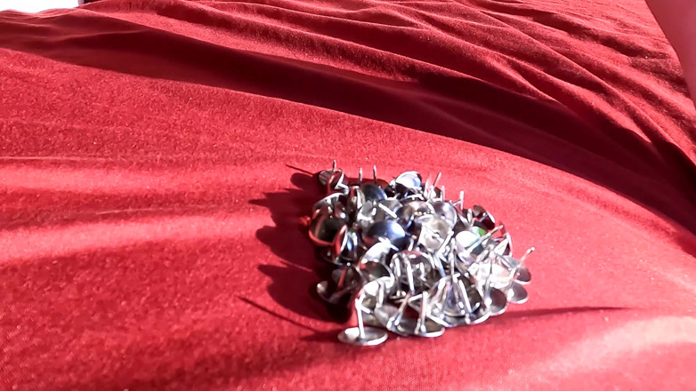 Bouncy Tits Action: Tie off Tits and Put Them in Thumbtacks